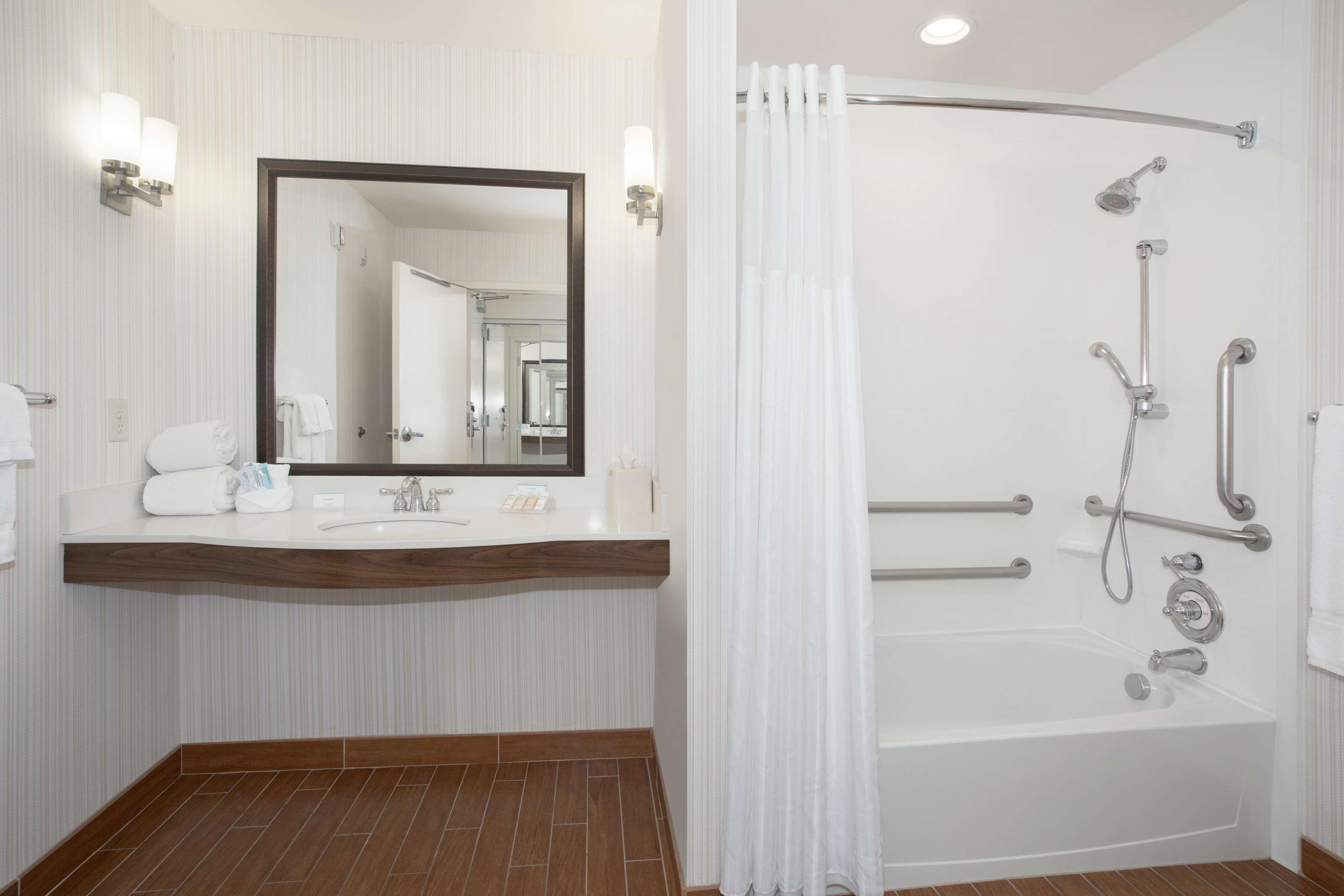 Hilton Garden Inn Lincoln Downtown/Haymarket Bagian luar foto