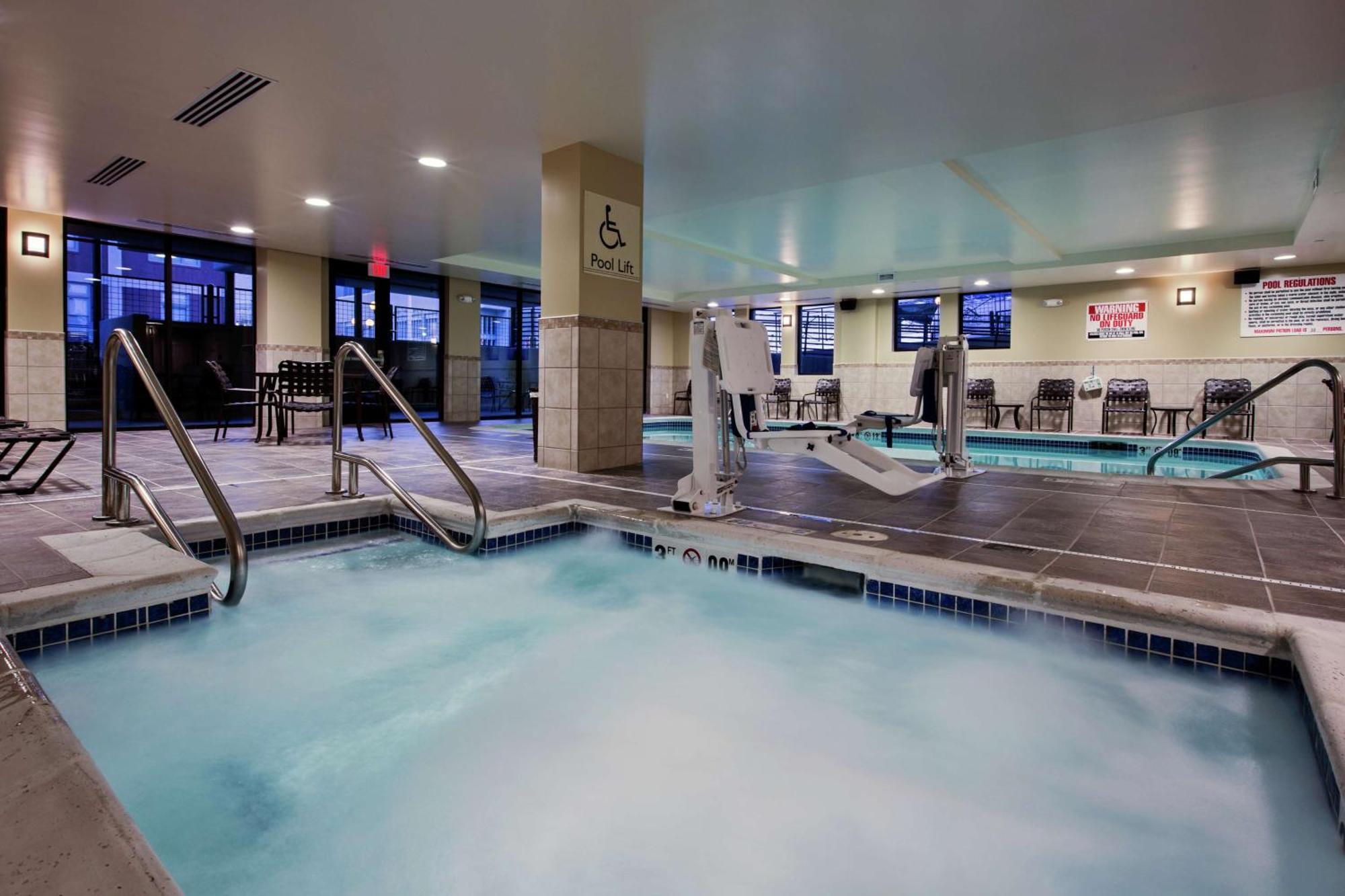 Hilton Garden Inn Lincoln Downtown/Haymarket Bagian luar foto
